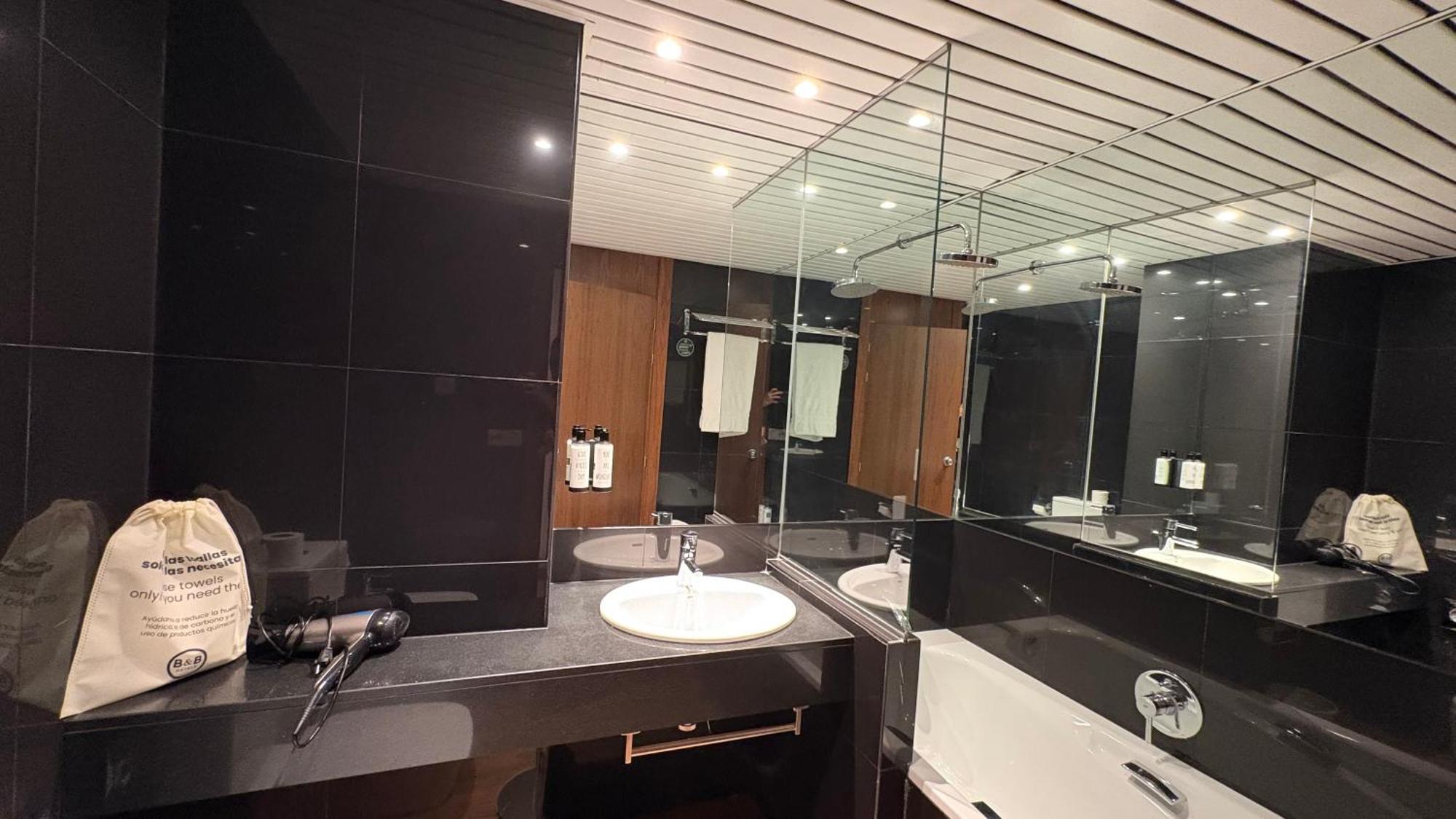 Twin Room,1722889555:JPEG